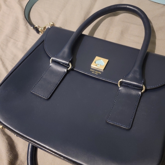 Like new! Kate Spade purse, handles and crossbody - Picture 2 of 5